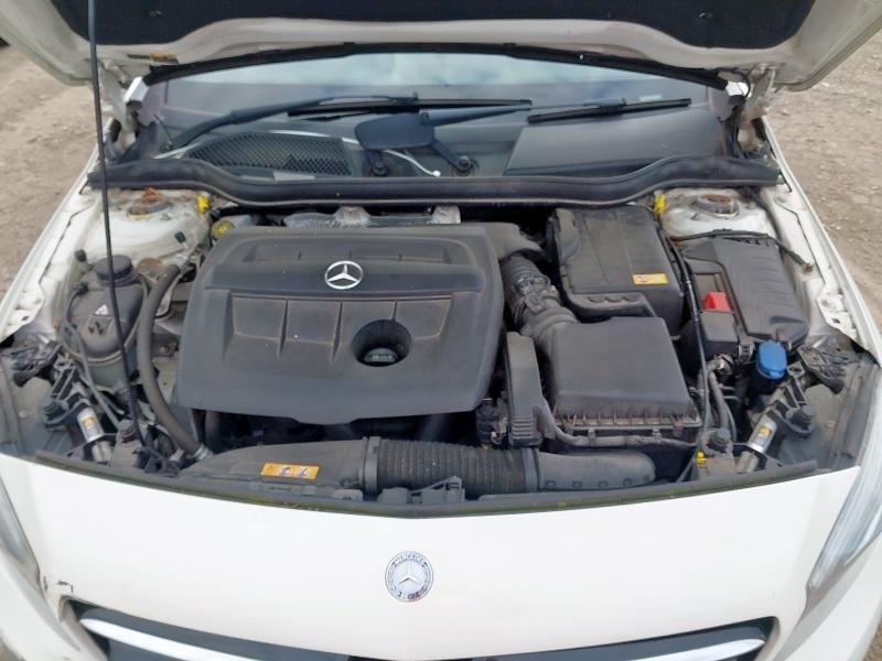 2013 MERCEDES-BENZ A180 BLUEEFFICIENCY SPORT 