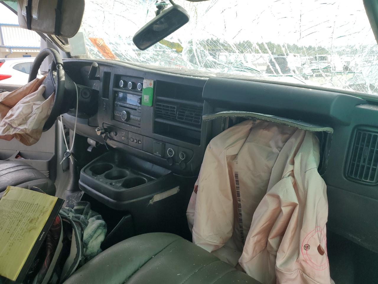 2018 Chevrolet Express G2500 VIN: 1GCWGAFG8J1310814 Lot: 72032515