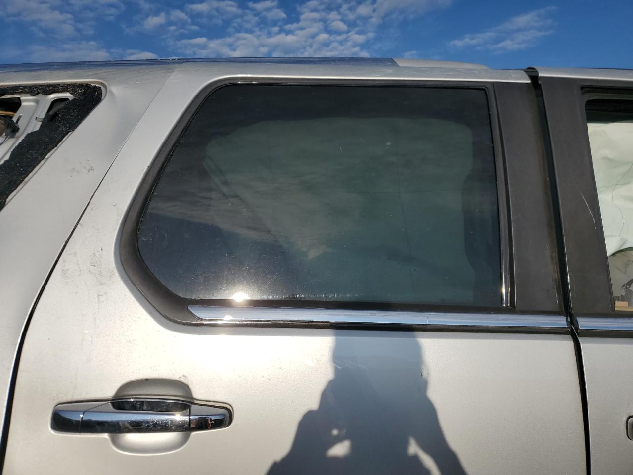 2010 Cadillac Escalade Luxury VIN: 1GYUKBEF5AR110246 Lot: 71695135