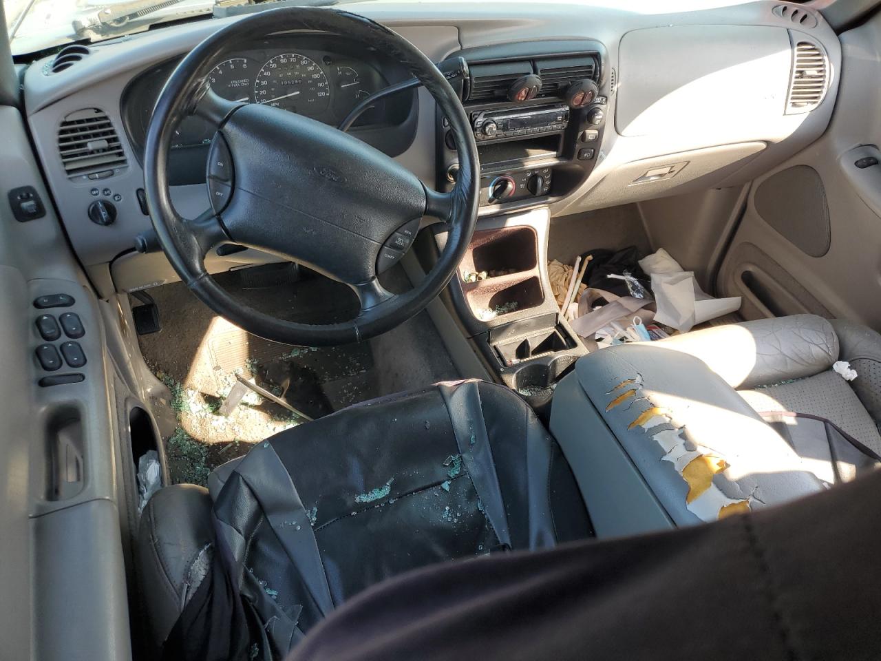 1996 Ford Explorer VIN: 1FMDU34X0TZA03801 Lot: 81256875