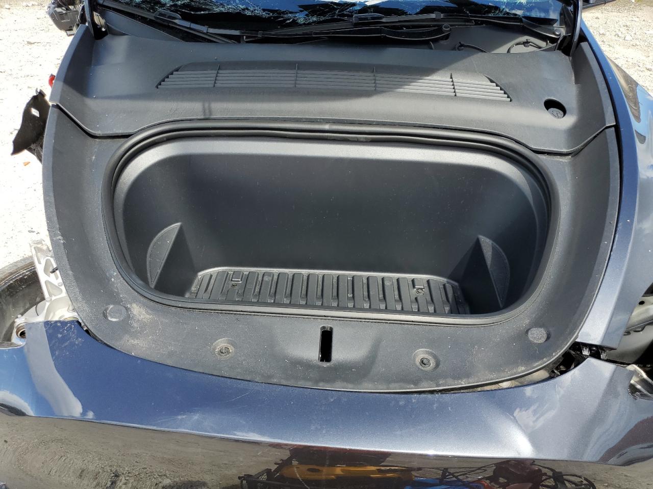 2024 Tesla Model Y VIN: 7SAYGDED0RA327594 Lot: 71958085