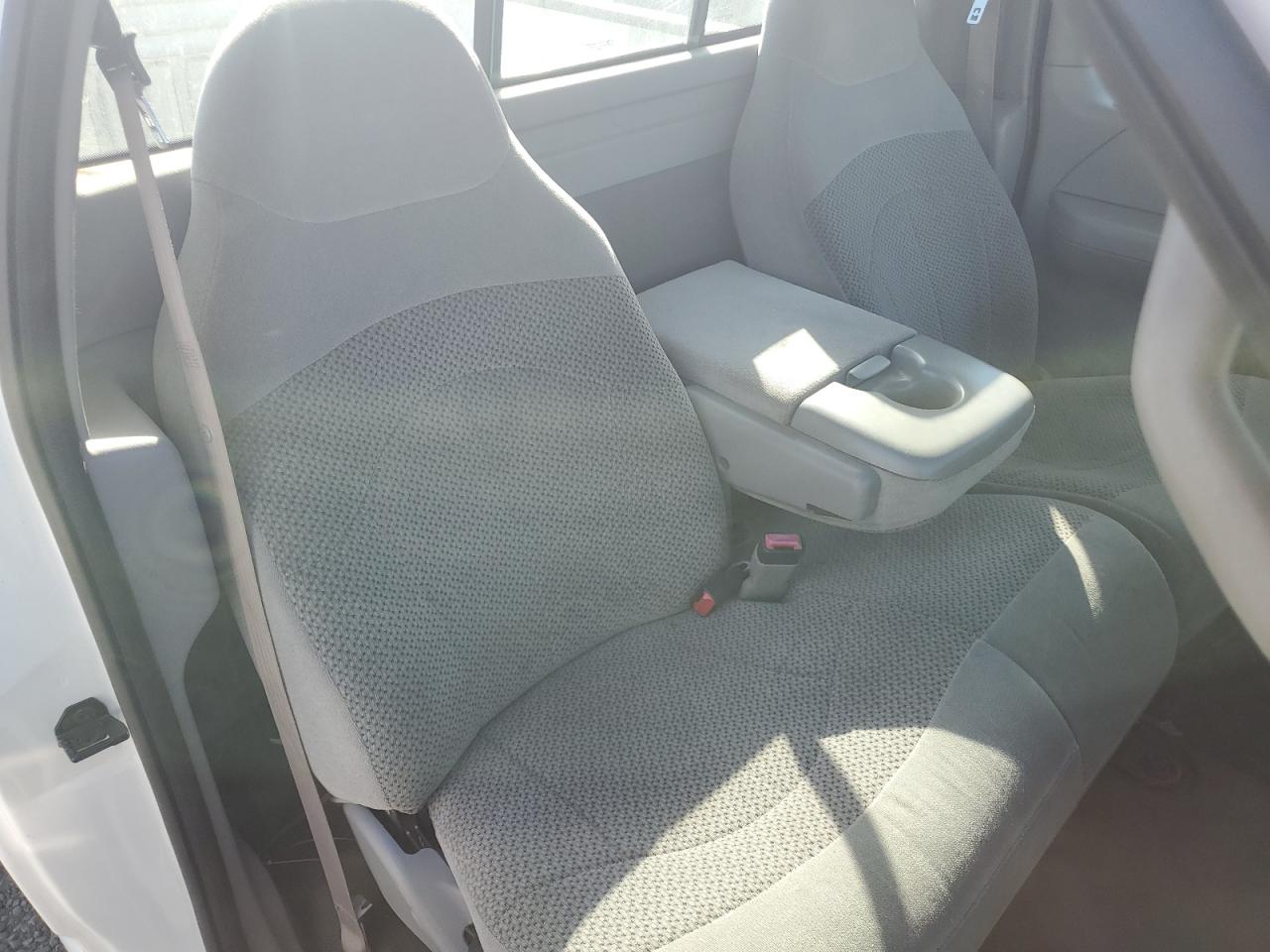 2000 Ford F150 VIN: 1FTRF18W0YKA27994 Lot: 82090145