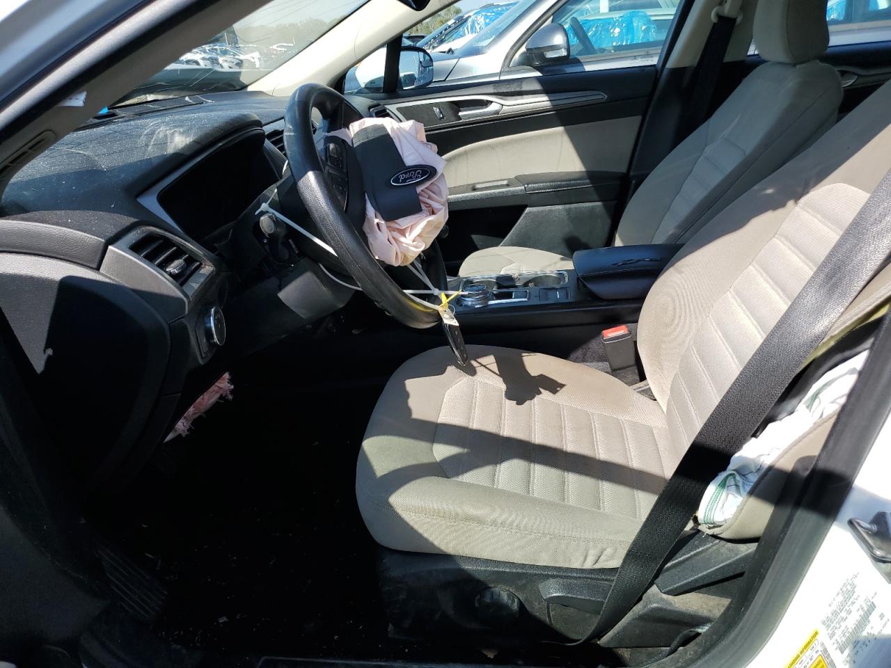 2017 Ford Fusion S VIN: 3FA6P0G72HR229130 Lot: 70669485