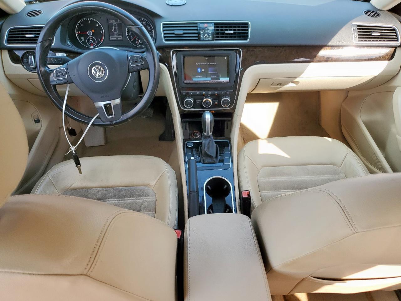 2015 Volkswagen Passat Sel VIN: 1VWCV7A33FC025947 Lot: 82161015