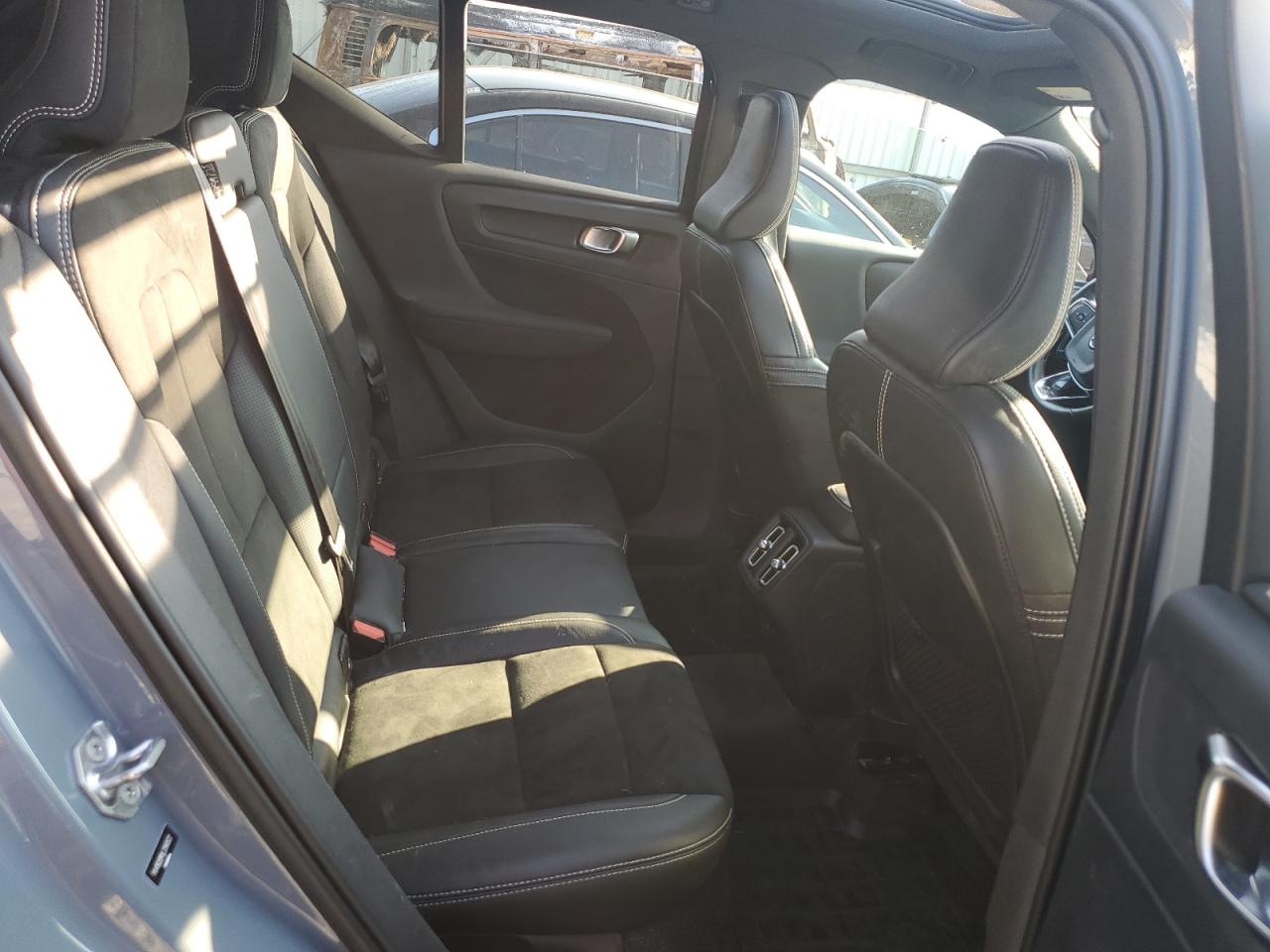 2020 Volvo Xc40 T5 R-Design VIN: YV4162UM1L2348522 Lot: 81118485