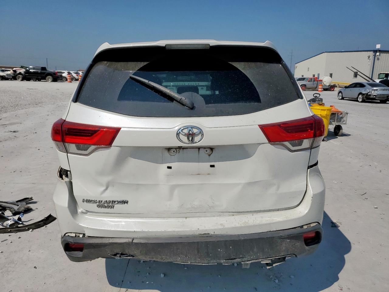 2019 Toyota Highlander Le VIN: 5TDZARFH6KS059091 Lot: 81657055