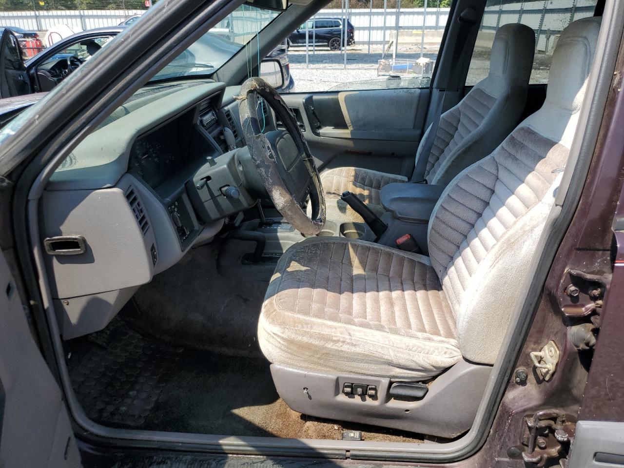 1995 Jeep Grand Cherokee Laredo VIN: 1J4GZ58S0SC749643 Lot: 70354975