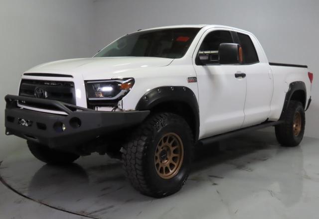 Pickups TOYOTA TUNDRA 2013 Biały