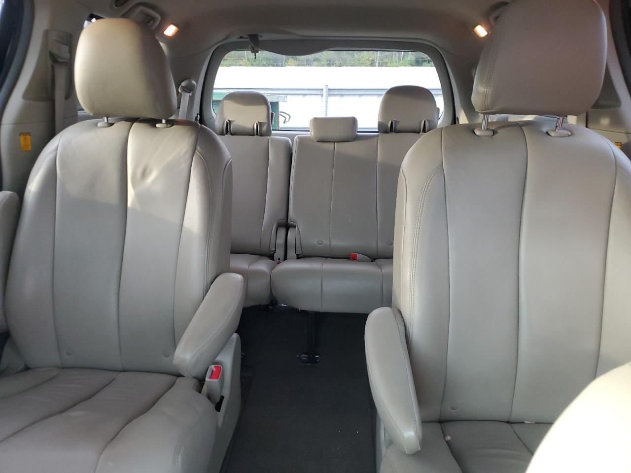 2011 Toyota Sienna Le VIN: 5TDJK3DC7BS015468 Lot: 84387955