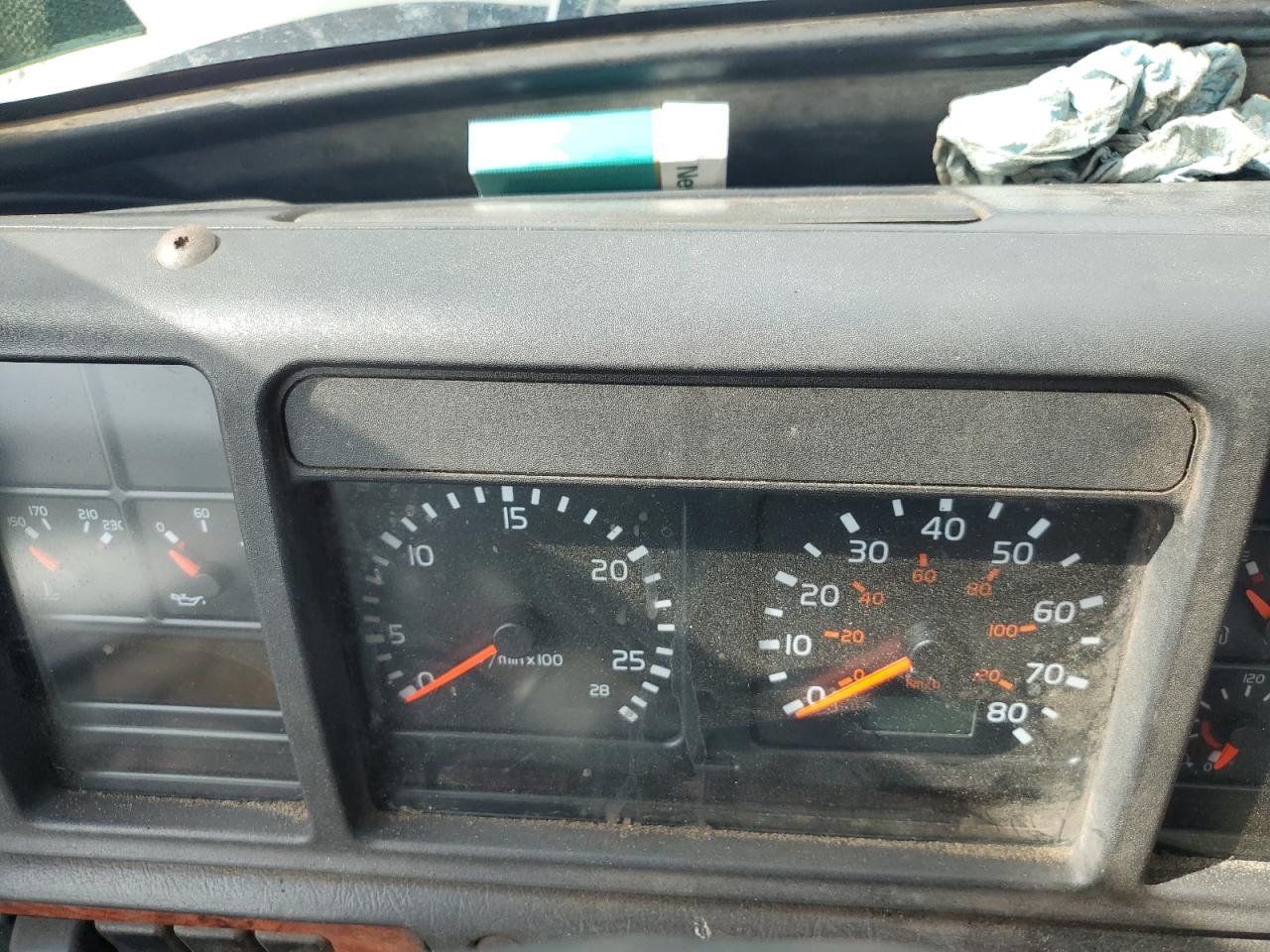 2002 Volvo Vhd Roll-Off Container Truck VIN: 4V5KC9GFX2N326831 Lot: 70658615