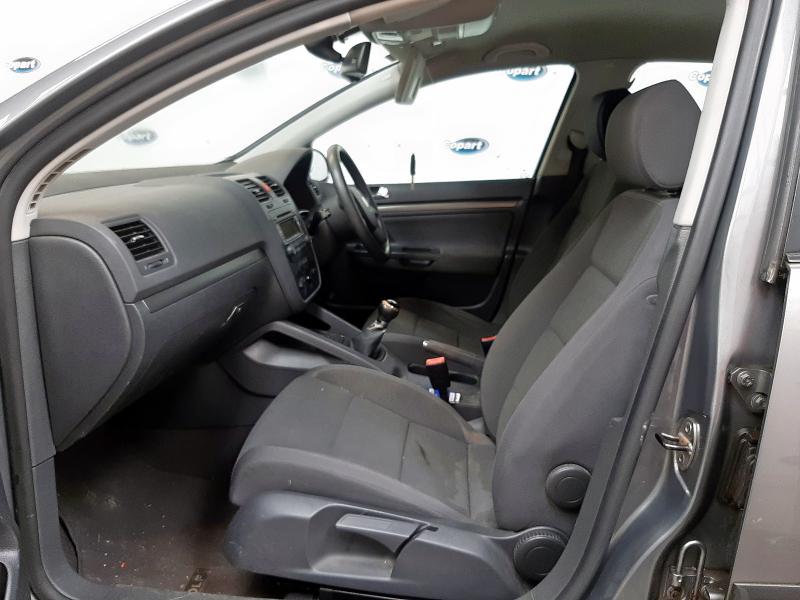 2004 VOLKSWAGEN GOLF FSI SE 