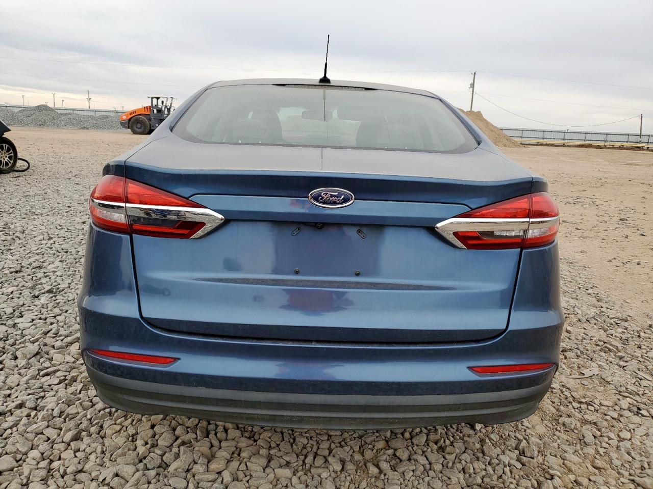 2019 Ford Fusion S VIN: 3FA6P0G70KR250551 Lot: 81039475