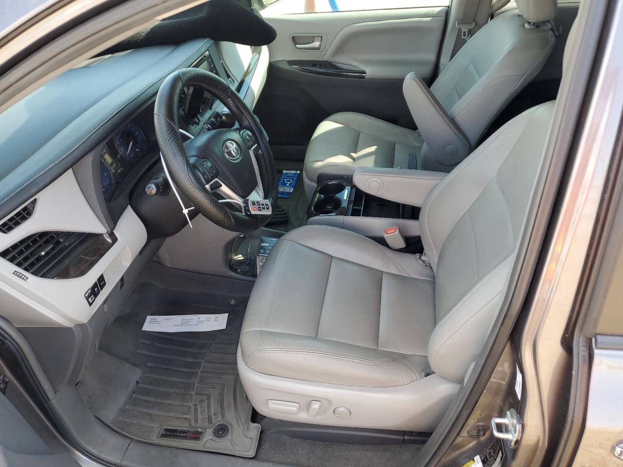 2018 Toyota Sienna Xle VIN: 5TDDZ3DC0JS203949 Lot: 84920075