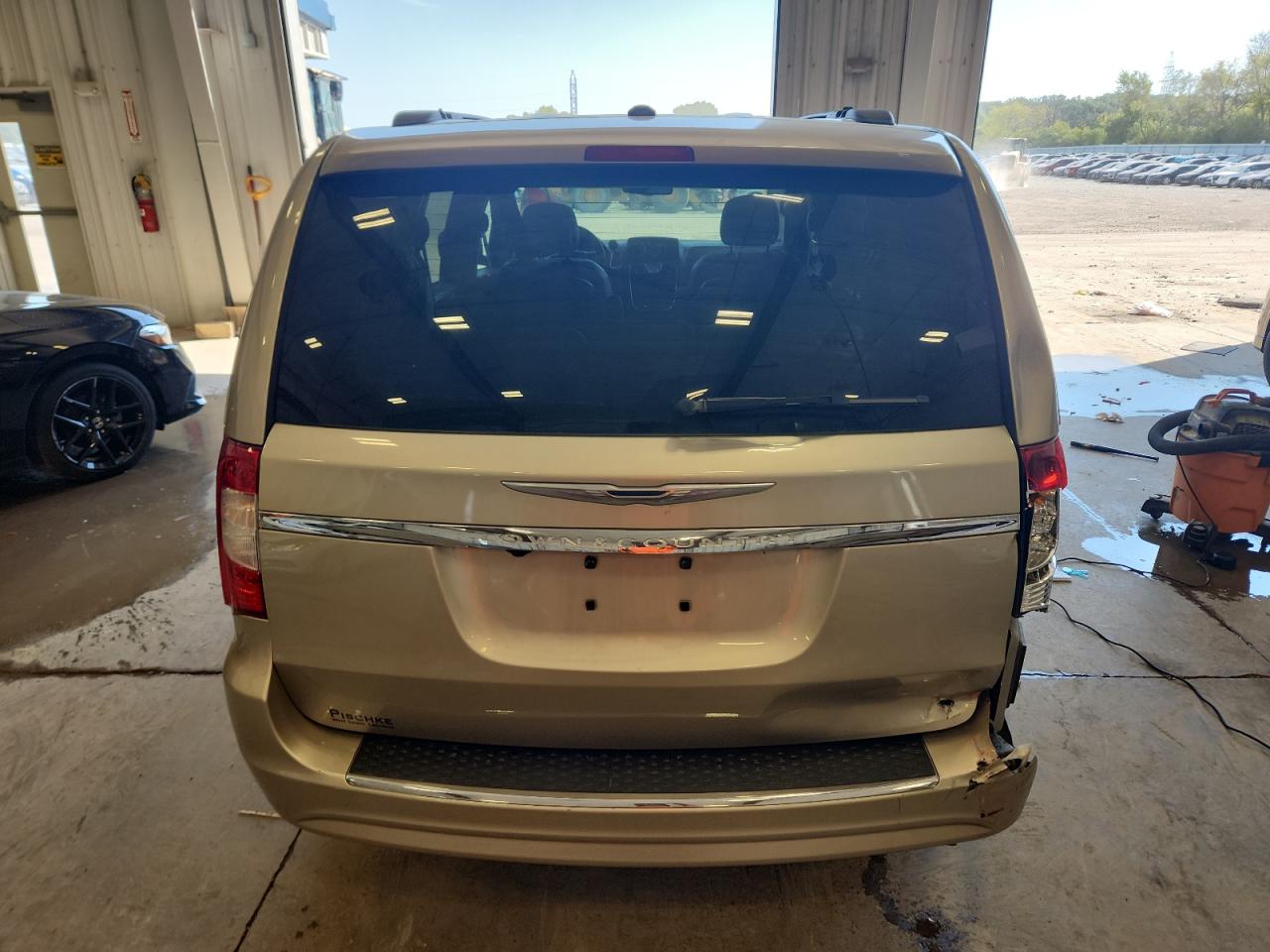 2016 Chrysler Town & Country Touring VIN: 2C4RC1BG3GR200112 Lot: 80831095