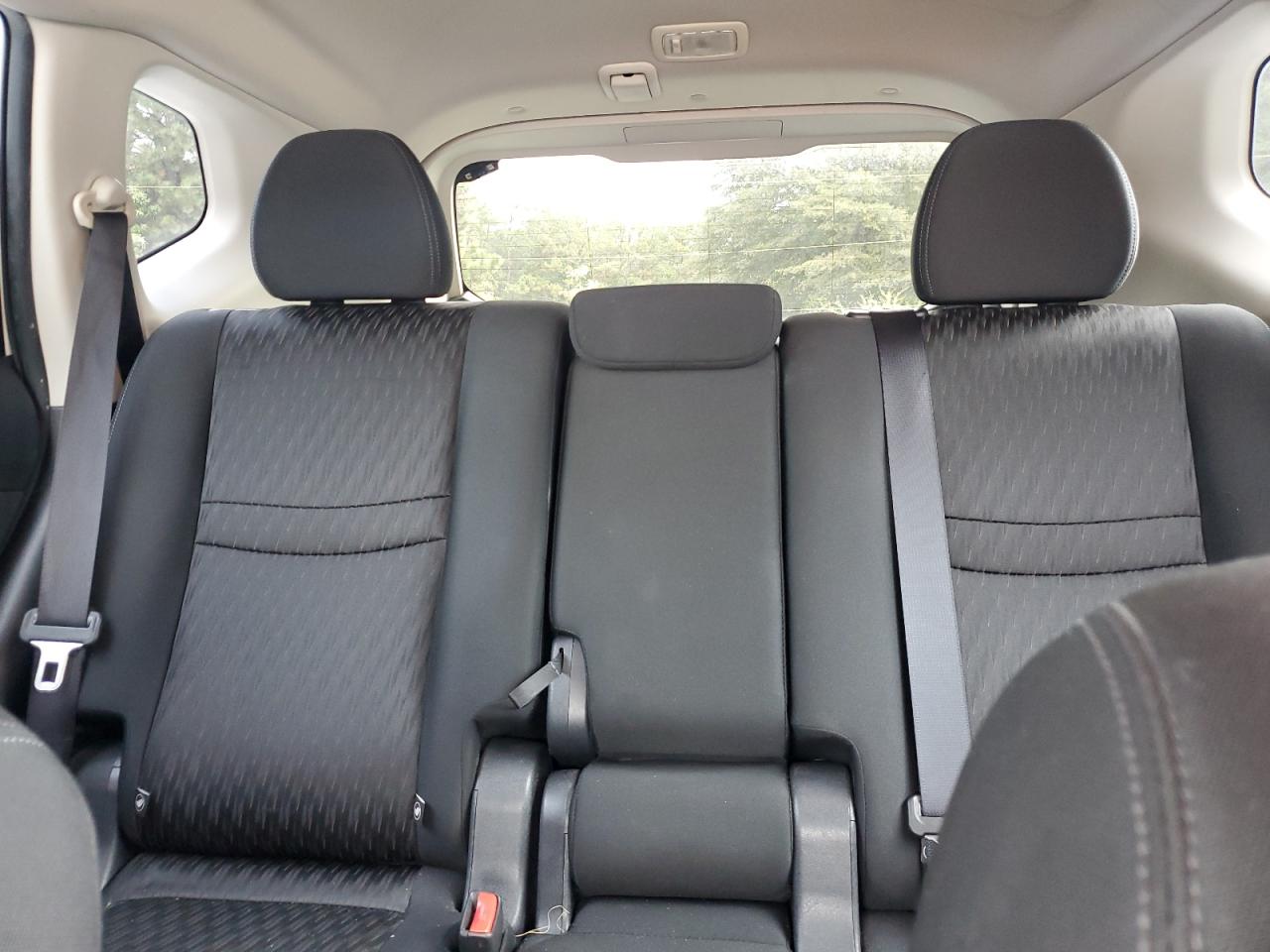 2018 Nissan Rogue S VIN: KNMAT2MTXJP580619 Lot: 84412595