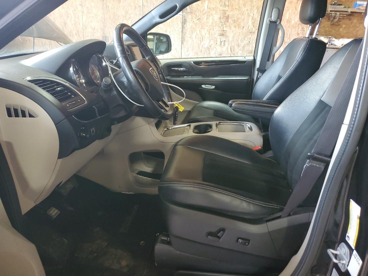 2017 Dodge Grand Caravan Sxt VIN: 2C4RDGCG8HR617581 Lot: 81887425