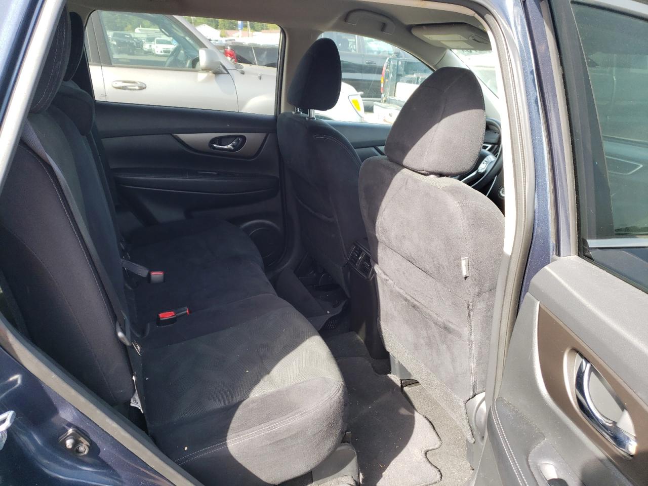 2015 Nissan Rogue S VIN: 5N1AT2MK4FC841664 Lot: 81604275