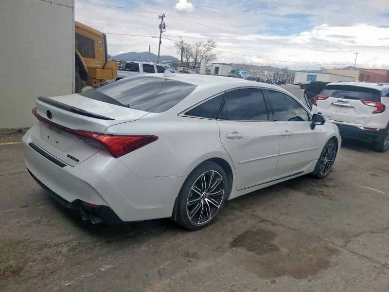 TOYOTA AVALON 2021 Белы
