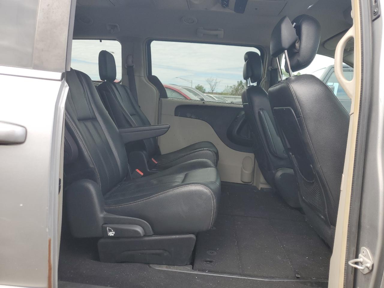 2015 Chrysler Town & Country Touring L VIN: 2C4RC1CG4FR741747 Lot: 80256995