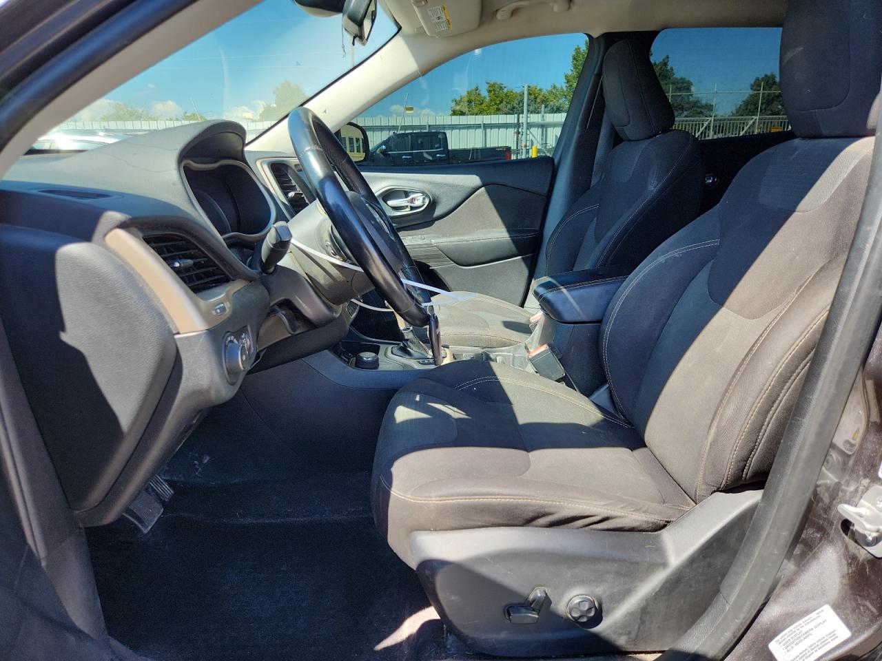 2016 Jeep Cherokee Latitude VIN: 1C4PJMCS0GW280218 Lot: 80150725