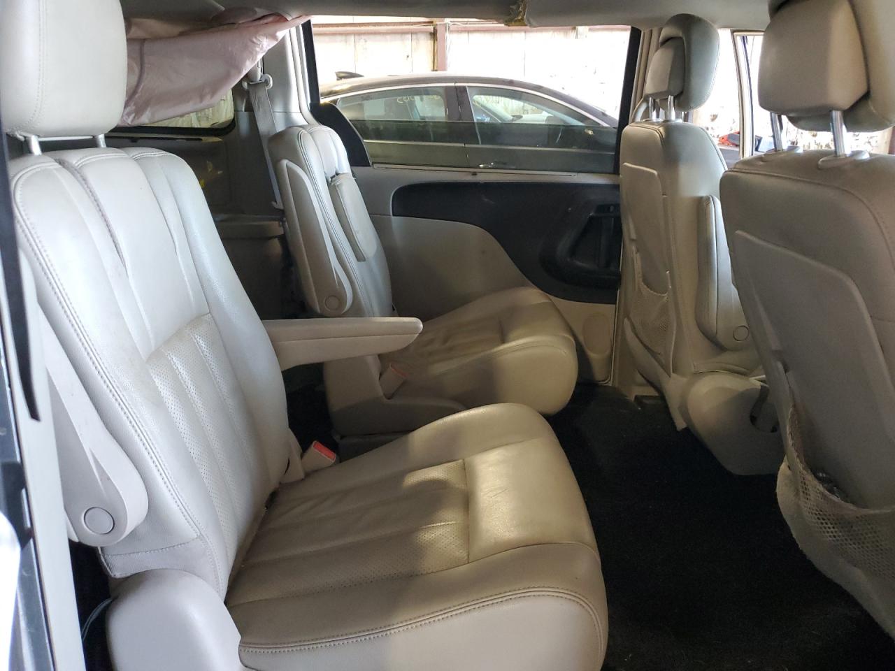 2011 Chrysler Town & Country Touring L VIN: 2A4RR8DG4BR780140 Lot: 81289935