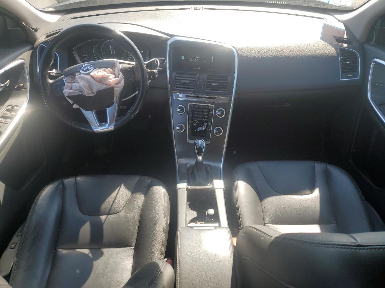 2016 Volvo Xc60 T5 Premier VIN: YV4612RK0G2819965 Lot: 70390475