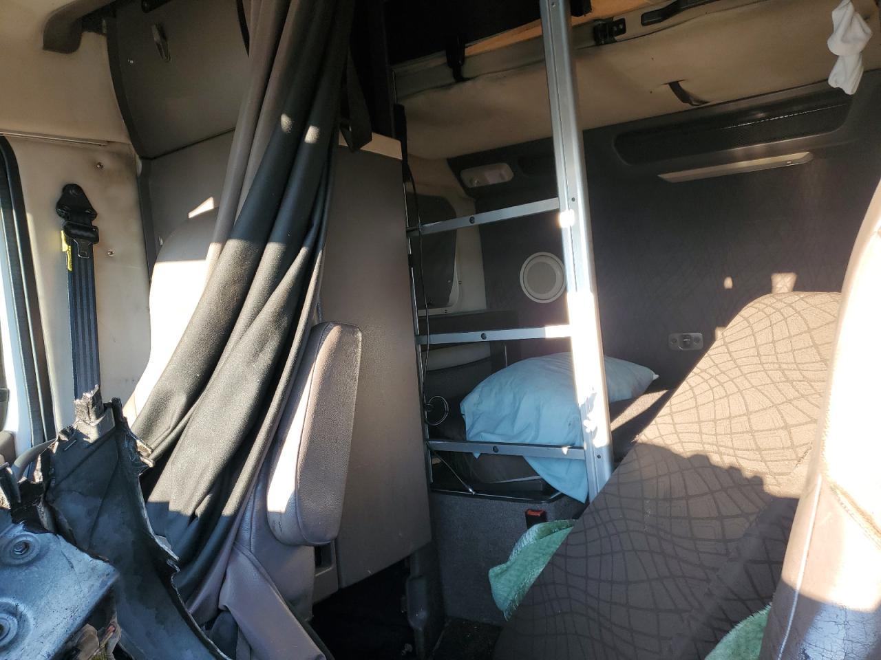 2018 Volvo Vnl Semi Truck VIN: 4V4NC9EH7JN984210 Lot: 83813395