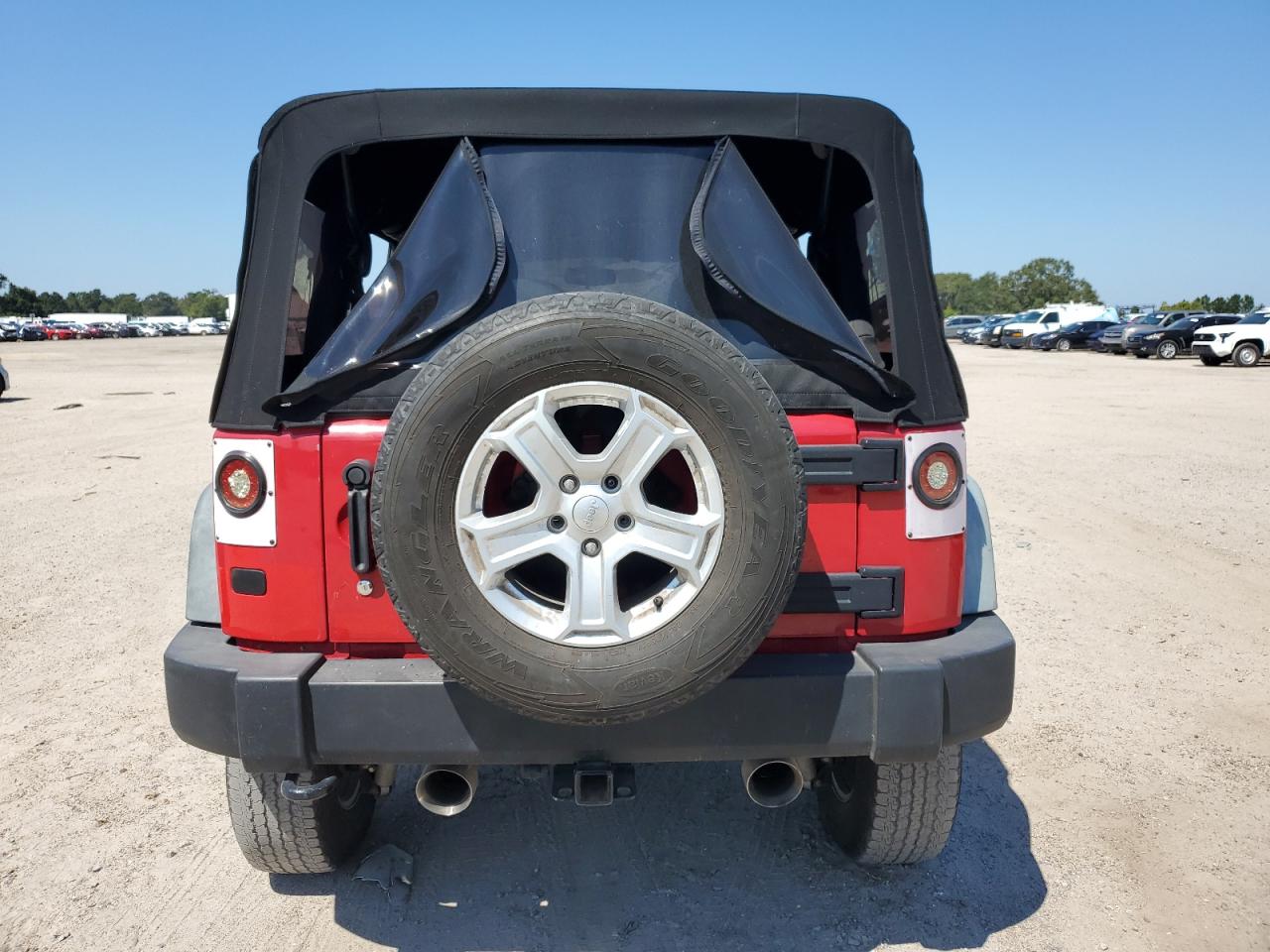 2014 Jeep Wrangler Unlimited Sport VIN: 1C4BJWDG0EL207560 Lot: 71857555