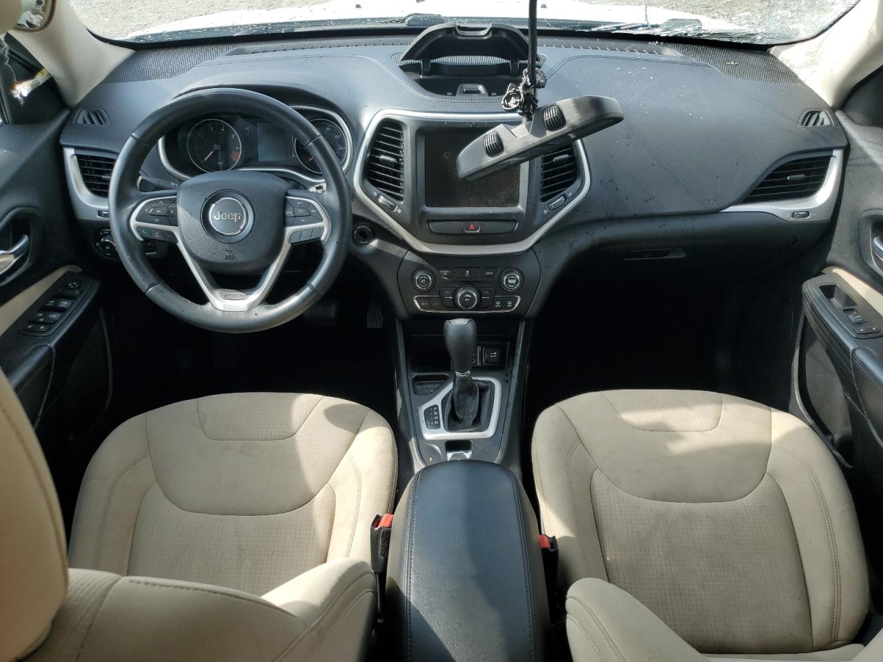 2015 Jeep Cherokee Latitude VIN: 1C4PJLCB2FW782561 Lot: 81307945