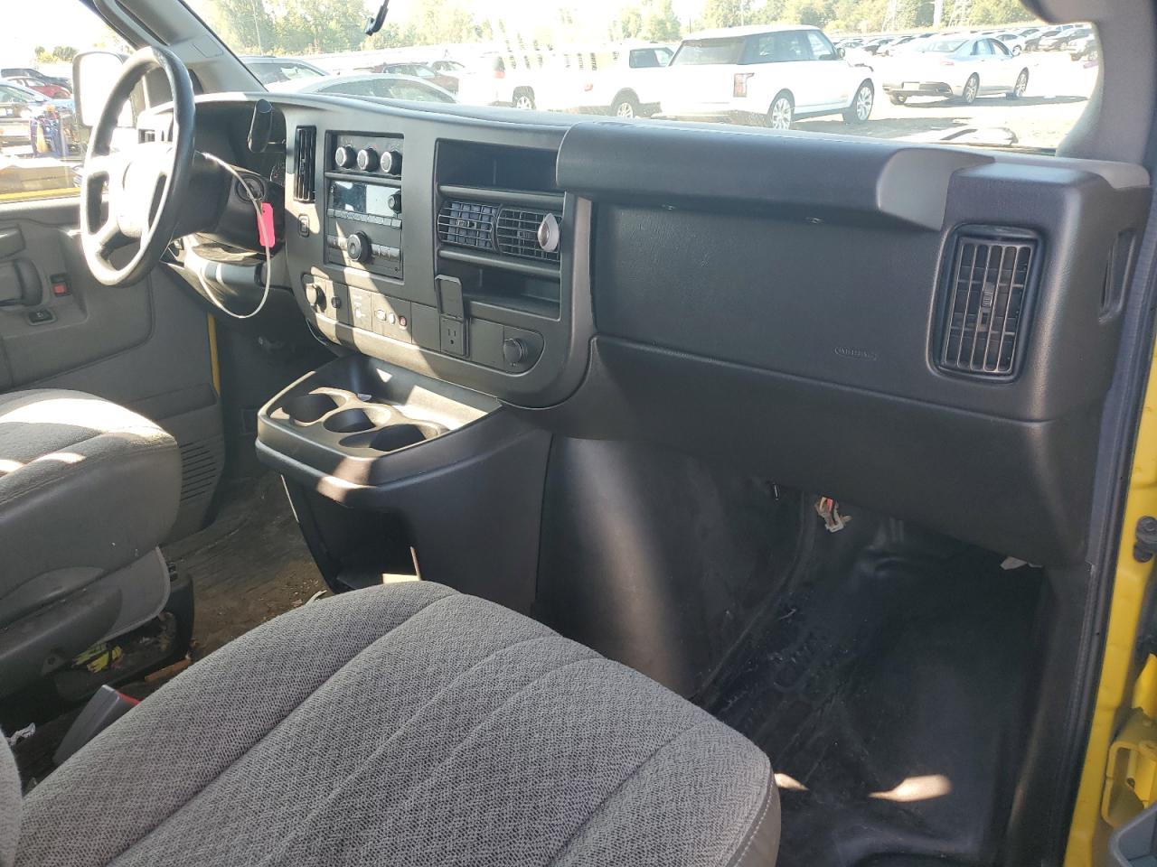 2020 Chevrolet Express G2500 VIN: 1GCWGAFP8L1158276 Lot: 71567775