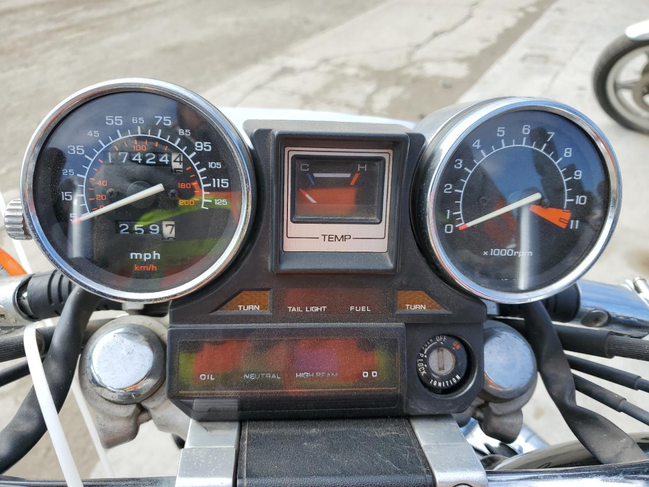 1985 Honda Vf700 C VIN: JH2RC2115FM100072 Lot: 71642715