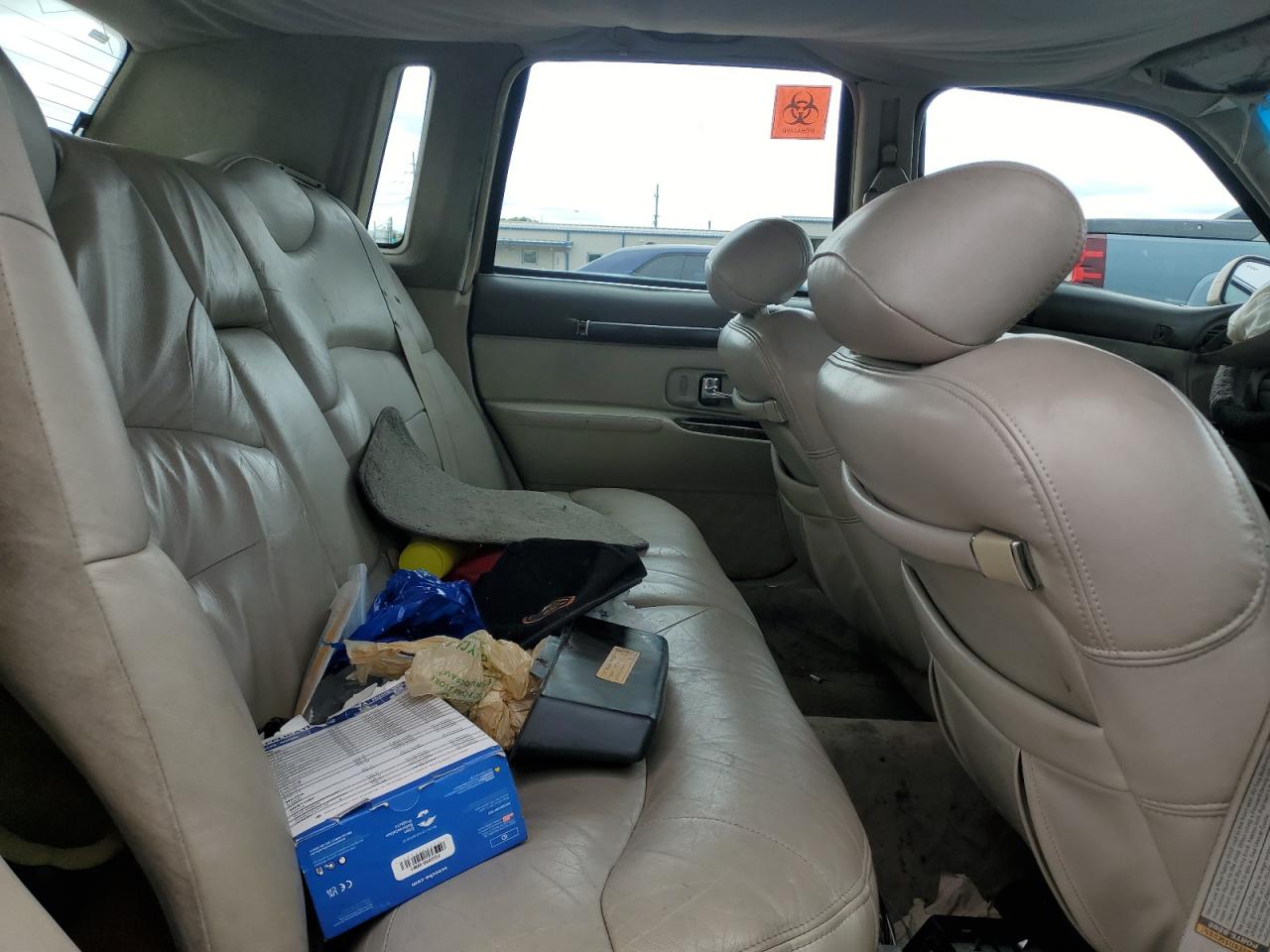 1996 Lincoln Town Car Signature VIN: 1LNLM82W4TY607103 Lot: 81811565