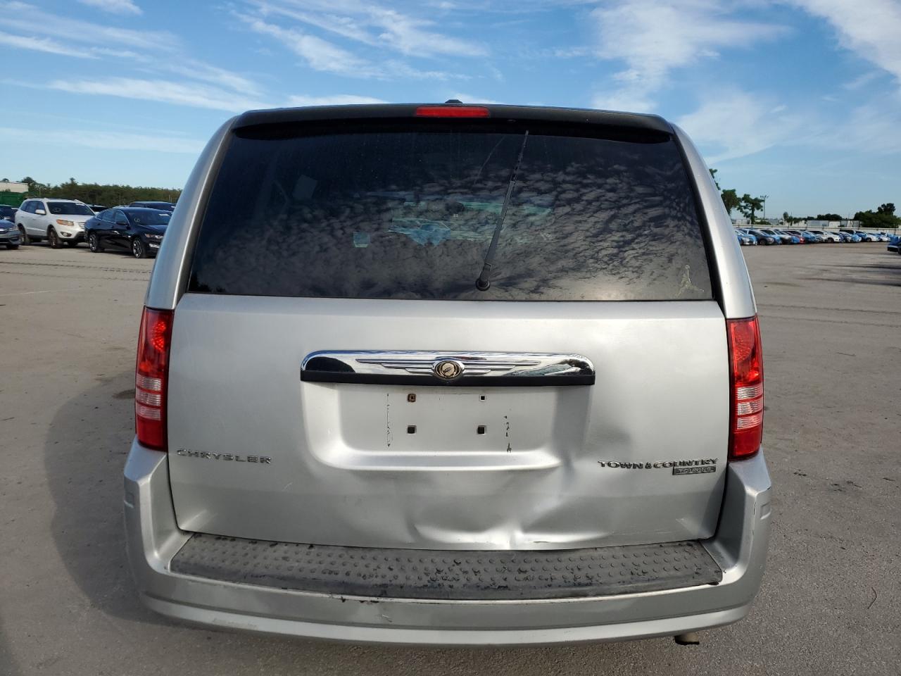 2010 Chrysler Town & Country Touring VIN: 2A4RR5D19AR212412 Lot: 81317235