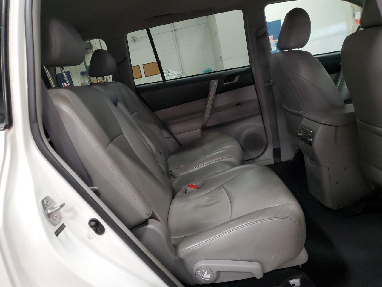 2011 Toyota Highlander Base VIN: 5TDBK3EH0BS065353 Lot: 71618825