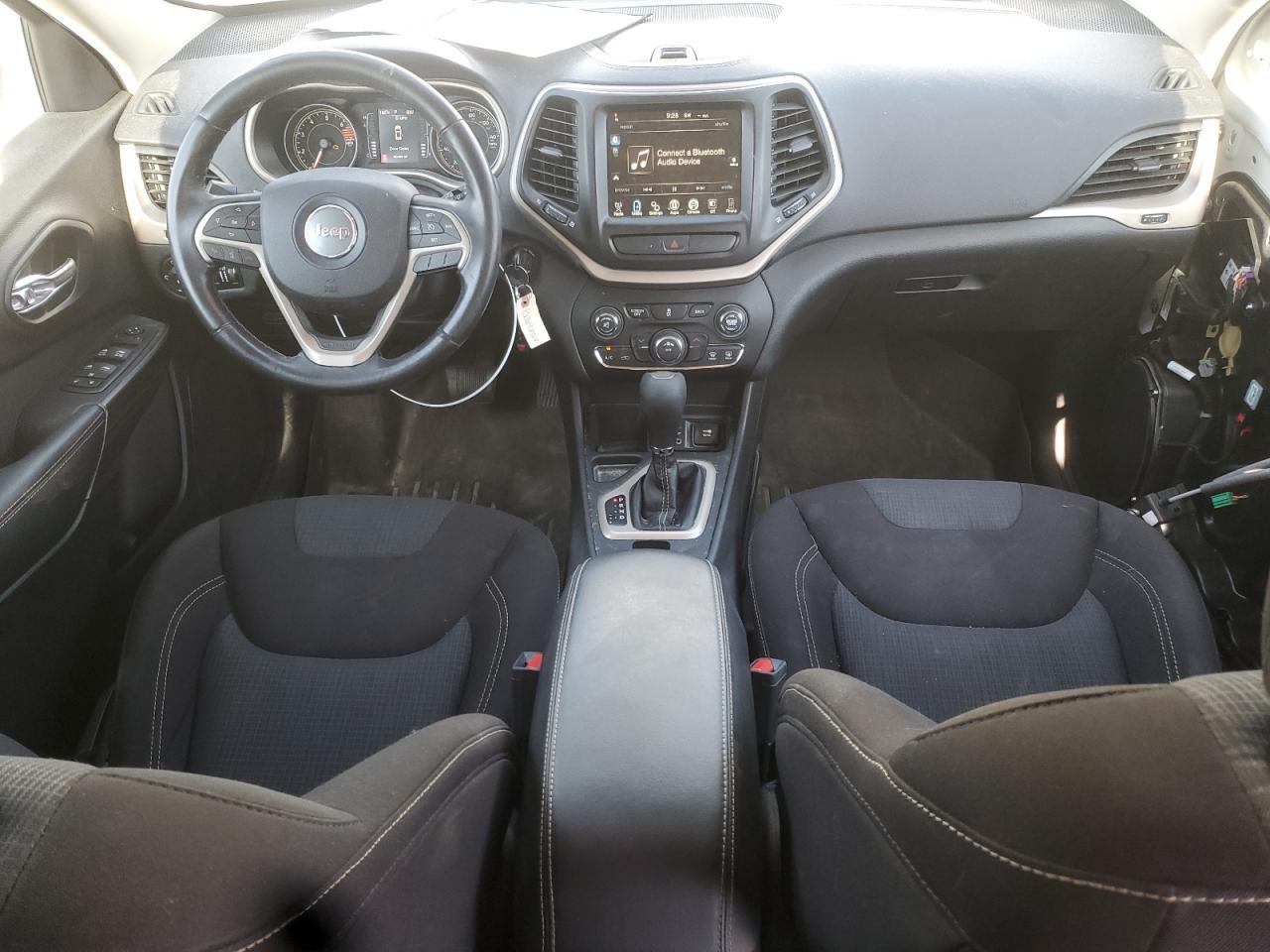 2017 Jeep Cherokee Latitude VIN: 1C4PJLCB8HW540568 Lot: 81057335