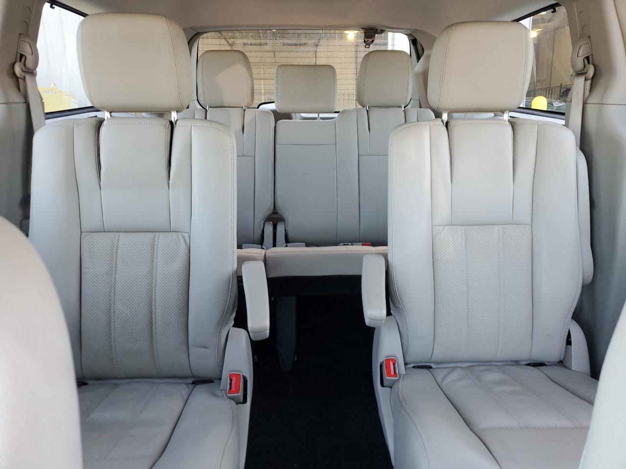 2011 Chrysler Town & Country Touring L VIN: 2A4RR8DGXBR747191 Lot: 81826615
