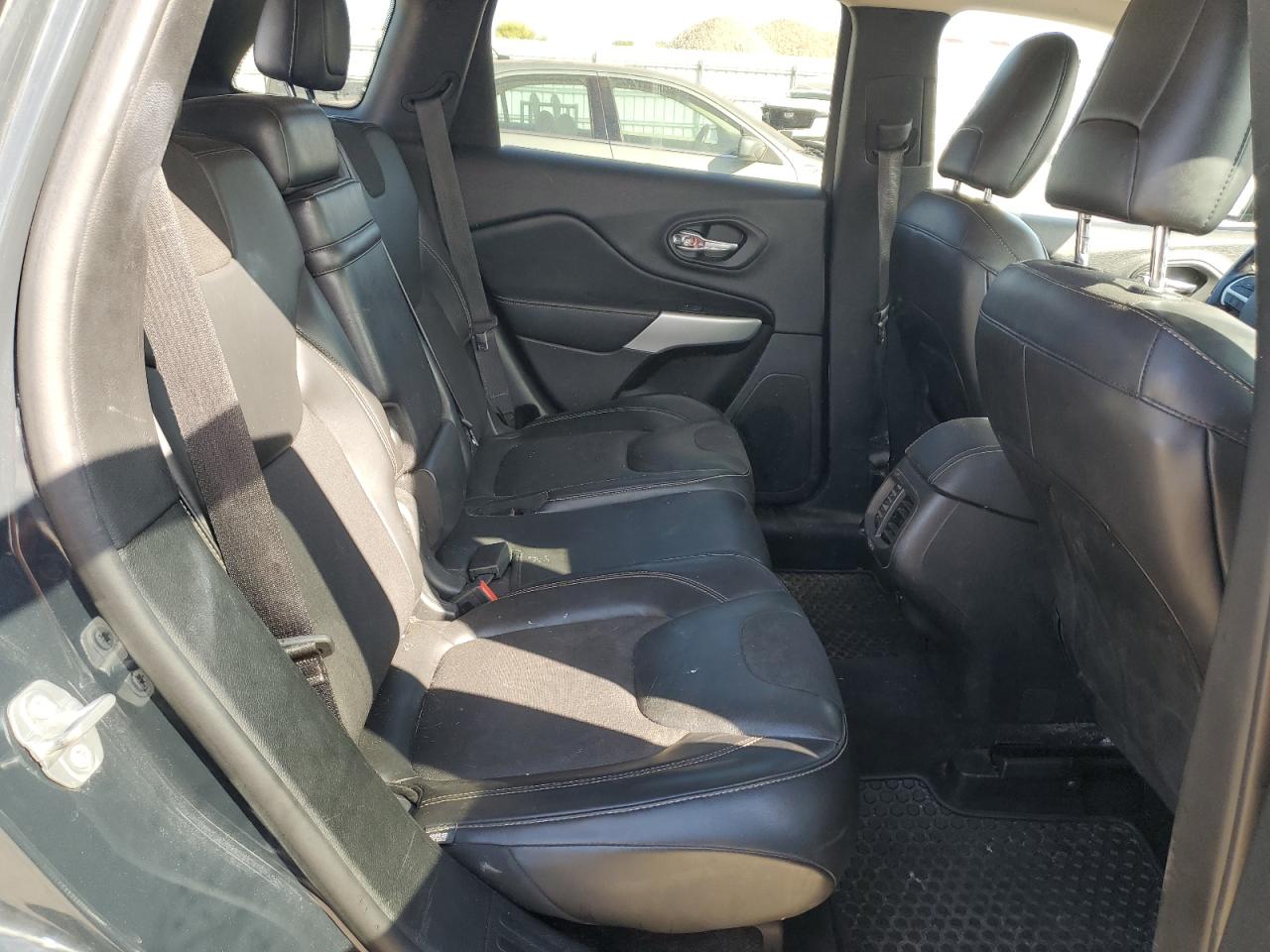 2018 Jeep Cherokee Latitude Plus VIN: 1C4PJMLX5JD575913 Lot: 81493585