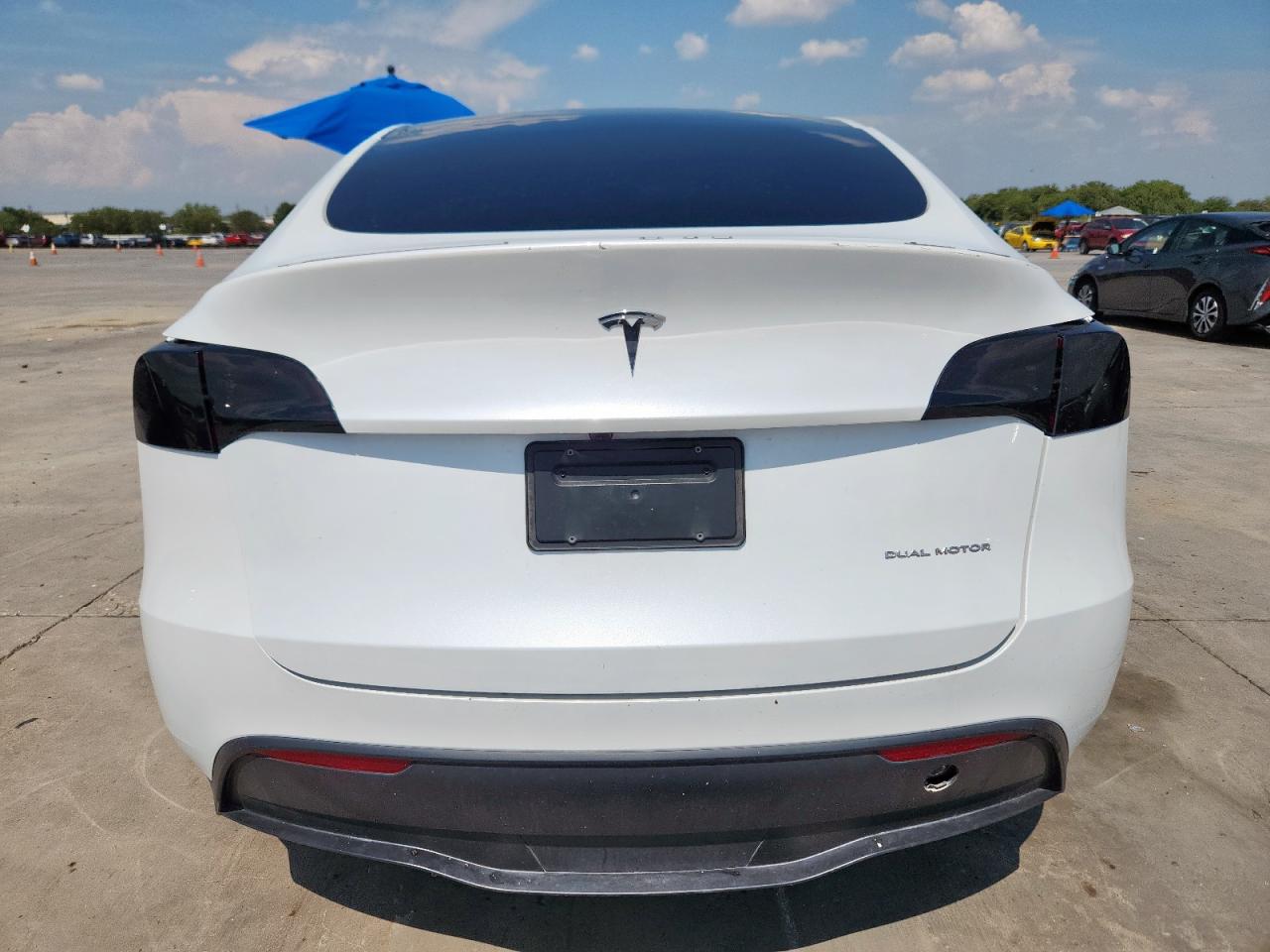 2024 Tesla Model Y VIN: 7SAYGDEE9RA321107 Lot: 80468405