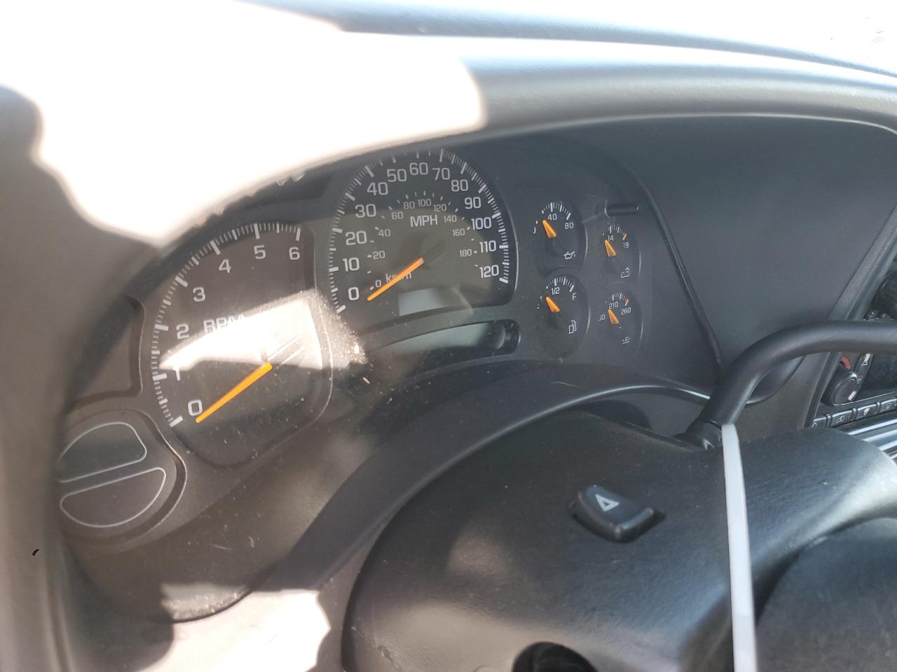 2005 Chevrolet Suburban K1500 VIN: 3GNFK16Z25G283303 Lot: 81325185