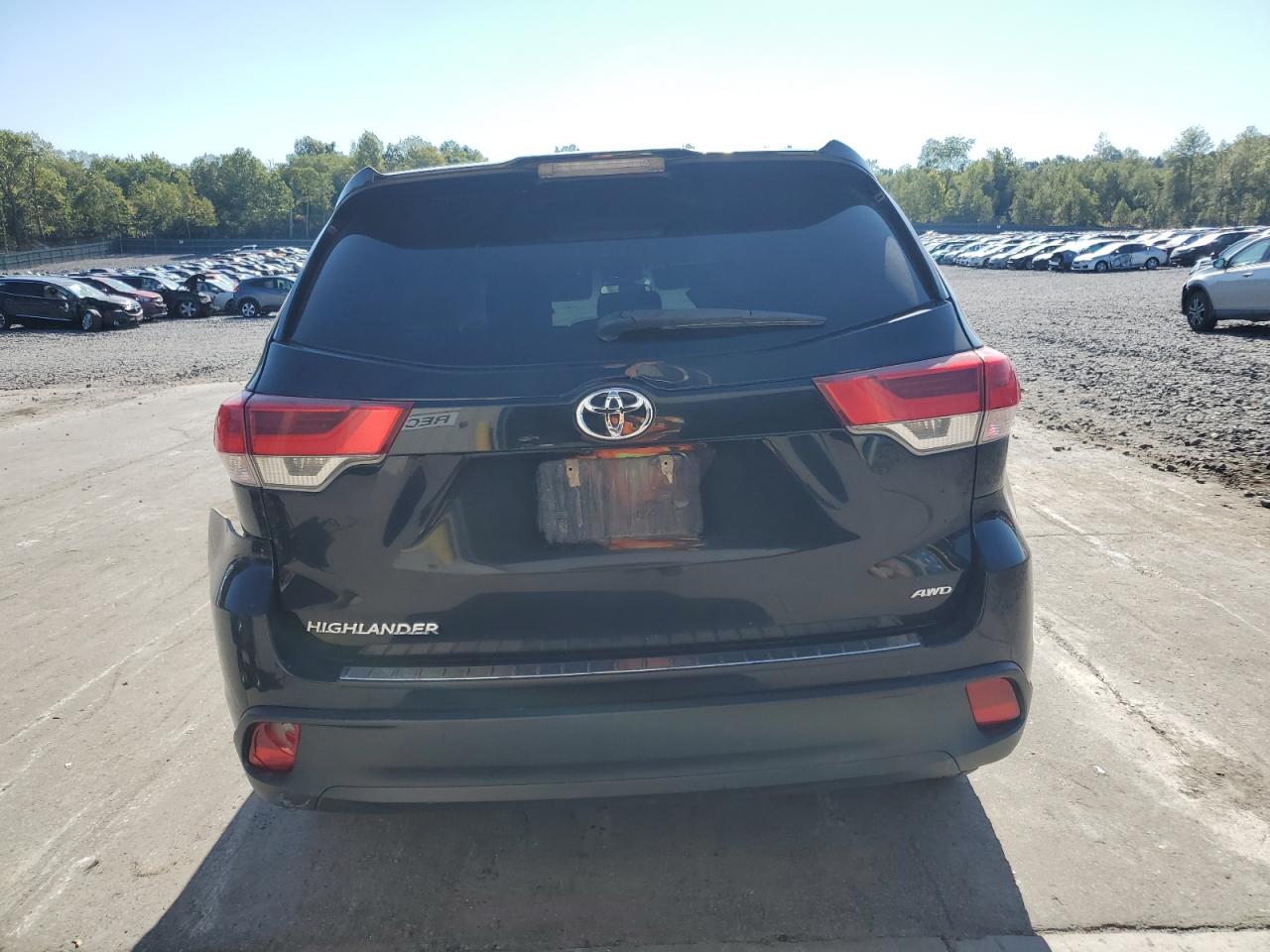 2019 Toyota Highlander Le VIN: 5TDBZRFH9KS728674 Lot: 81004475