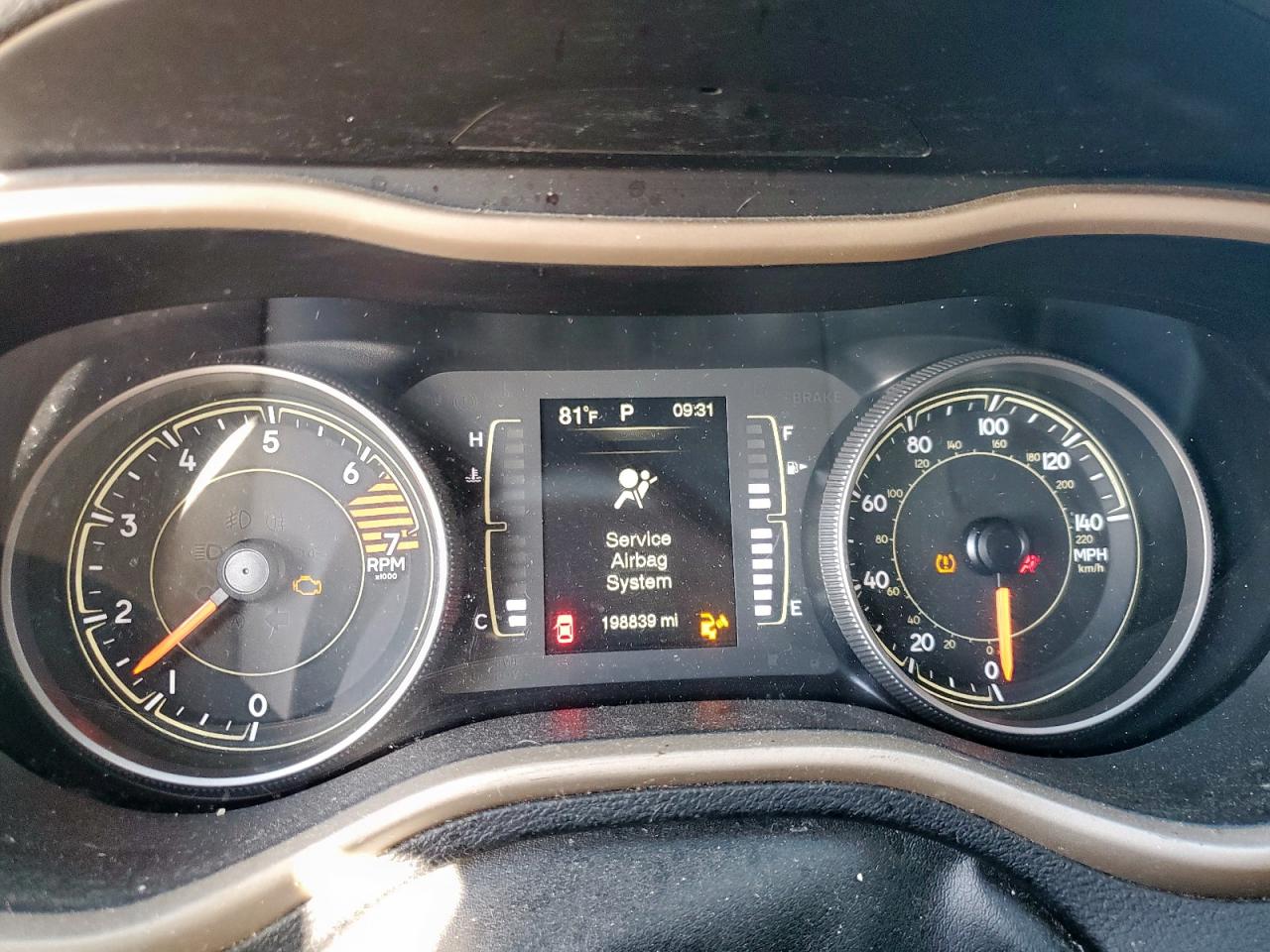 2018 Jeep Cherokee Latitude VIN: 1C4PJLCB4JD606437 Lot: 82161265