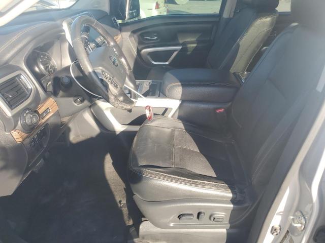  NISSAN TITAN 2020 Srebrny