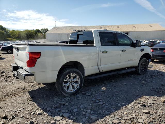 Pickups NISSAN TITAN 2016 Biały