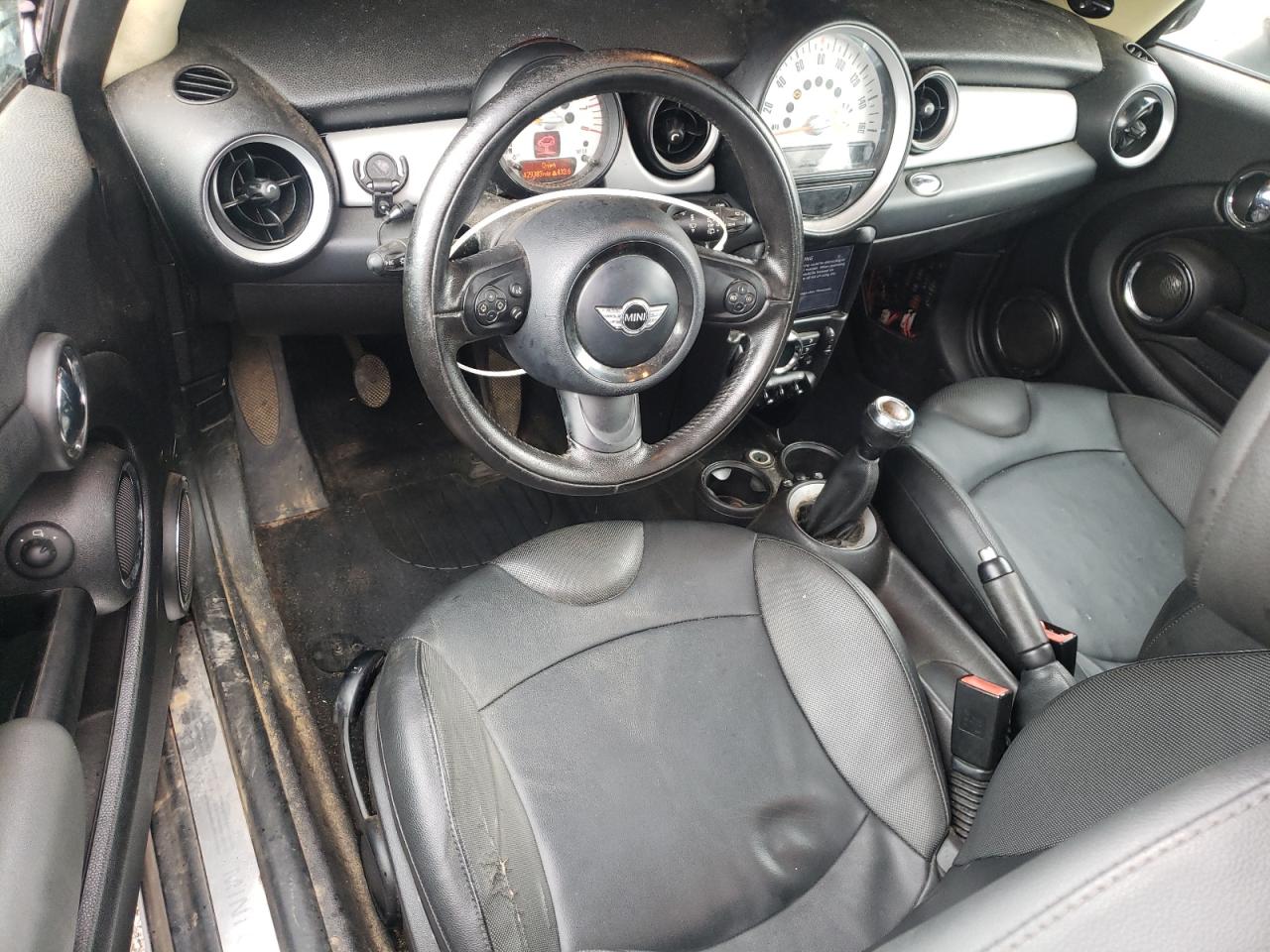 2011 Mini Cooper VIN: WMWSU3C56BT182808 Lot: 81866895