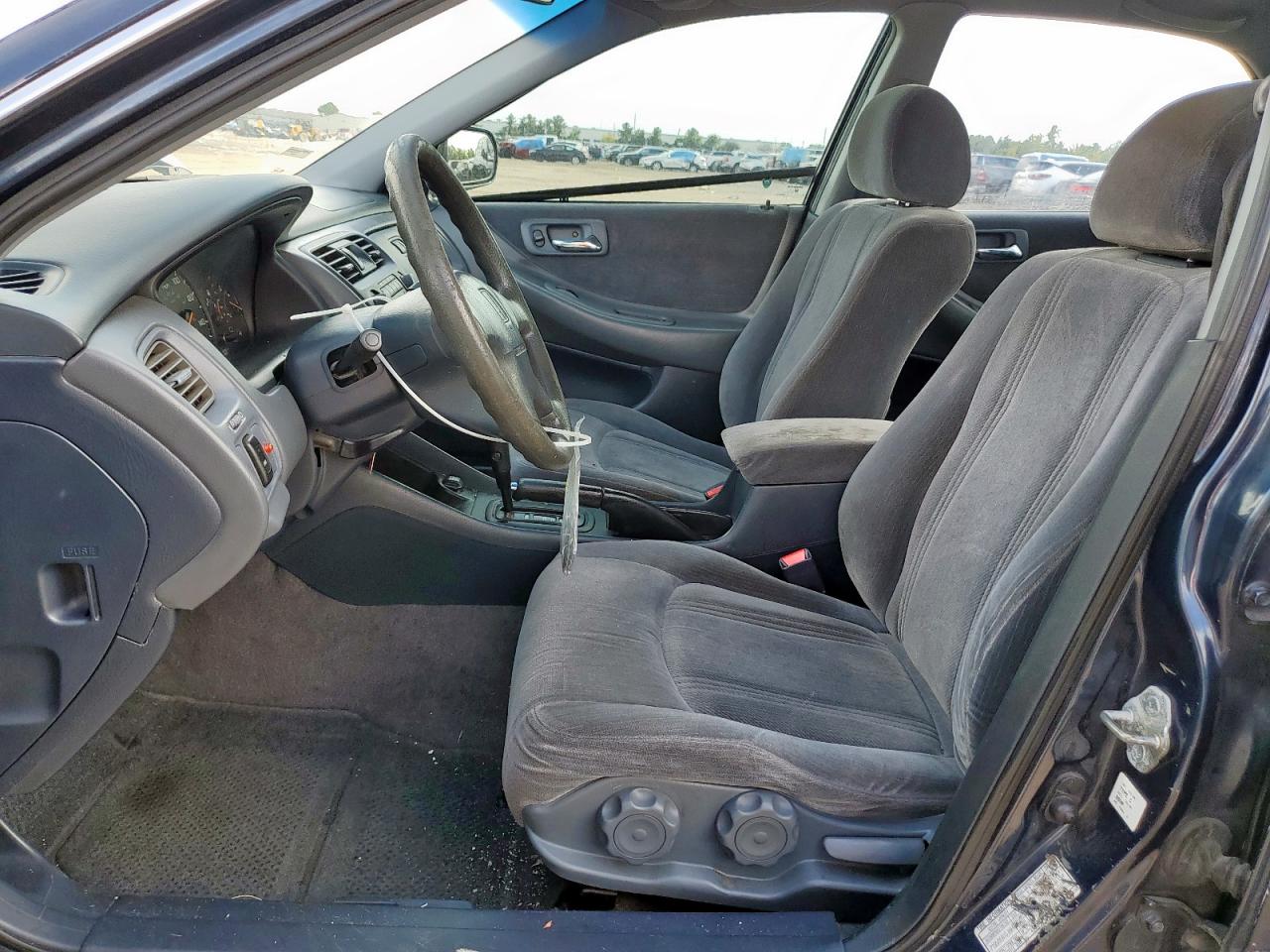 2000 Honda Accord Lx VIN: 1HGCG5649YA023879 Lot: 84012555