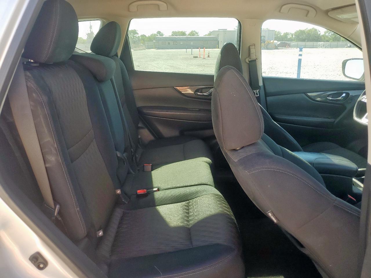 2017 Nissan Rogue S VIN: 5N1AT2MT7HC863136 Lot: 84605235