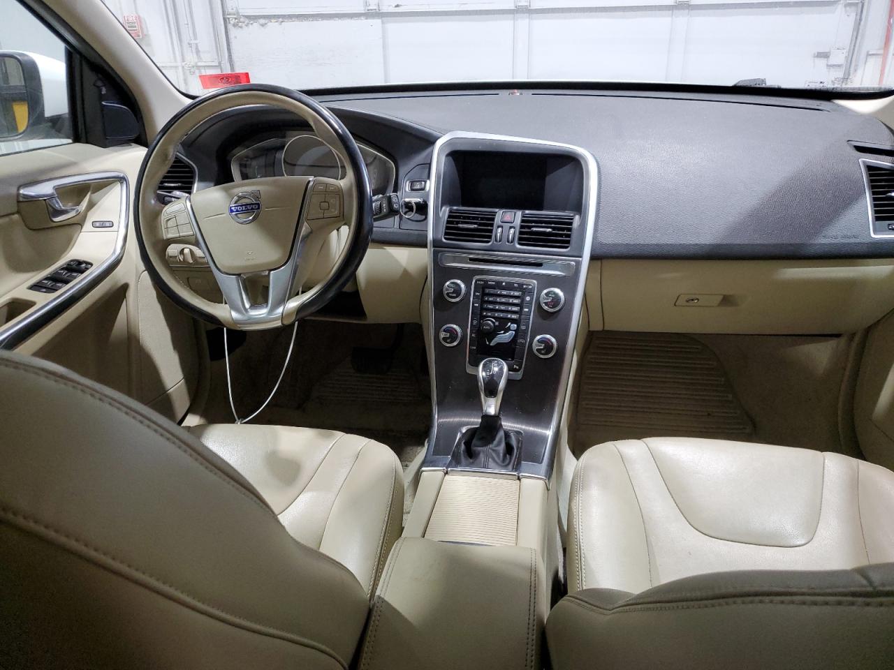 2016 Volvo Xc60 T5 Premier VIN: YV4612RK9G2826283 Lot: 70230625