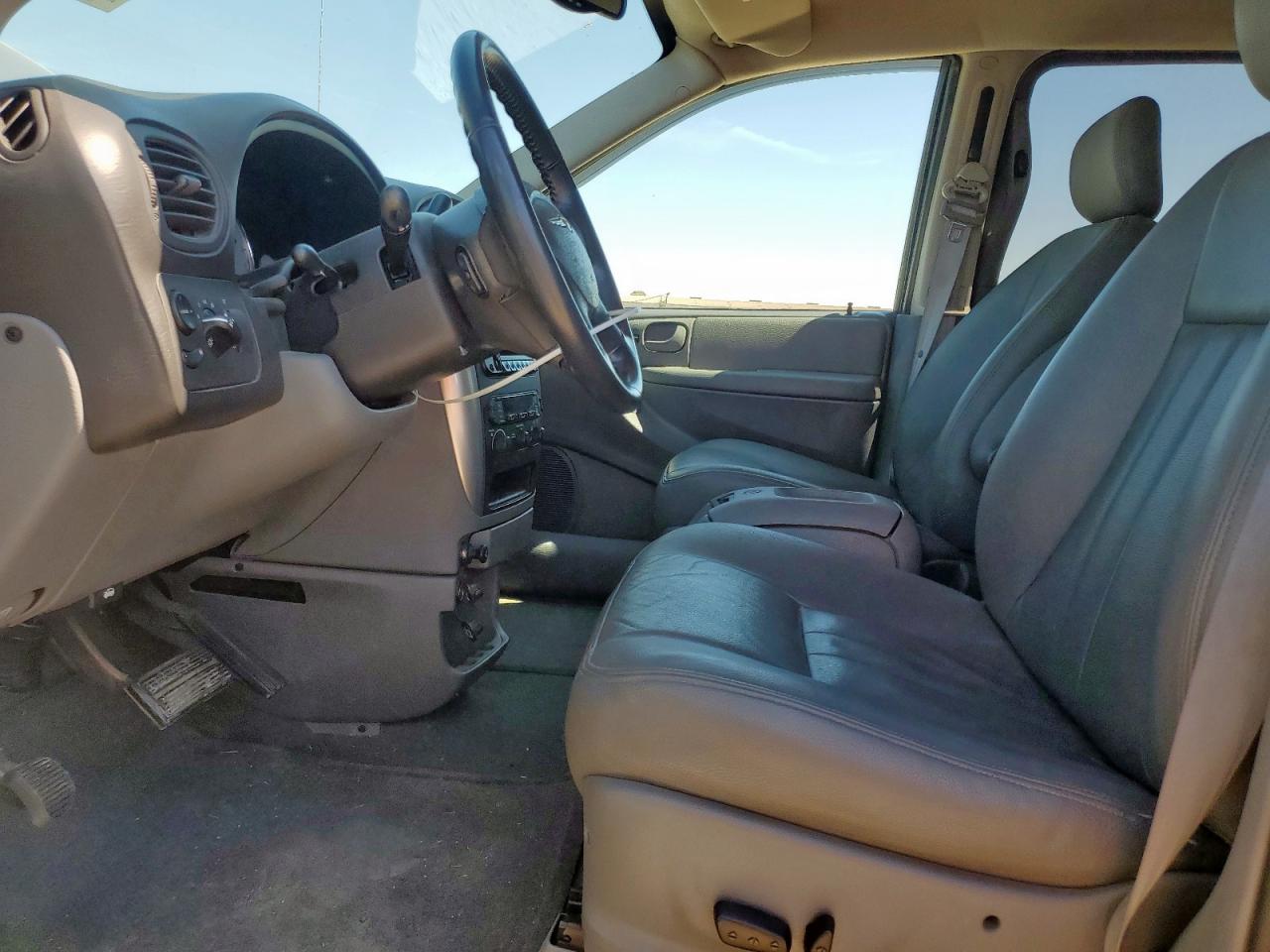 2005 Chrysler Town & Country Touring VIN: 2C8GP54LX5R227669 Lot: 81917425