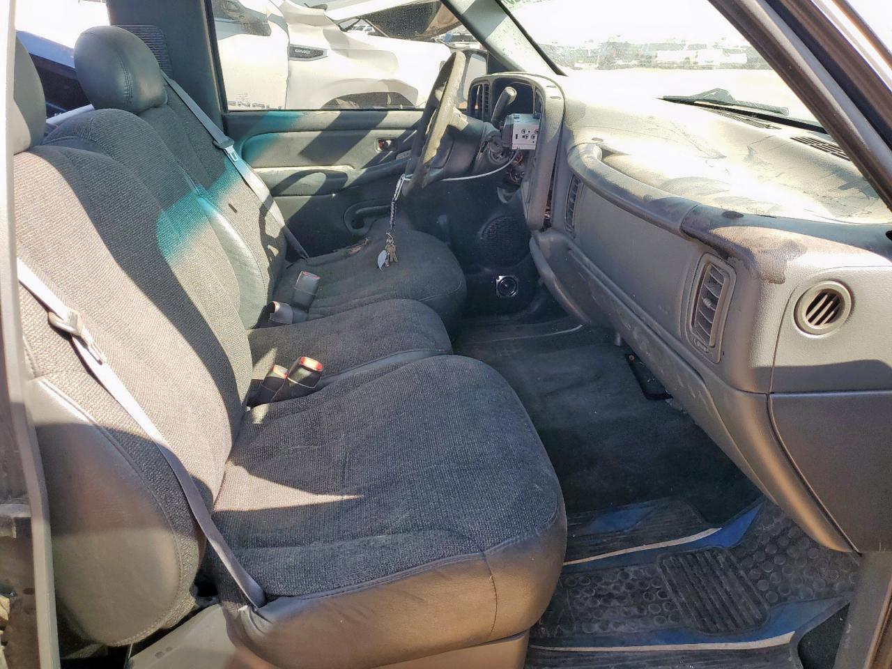 2000 Chevrolet Silverado C1500 VIN: 1GCEC14W4YZ148130 Lot: 80144525