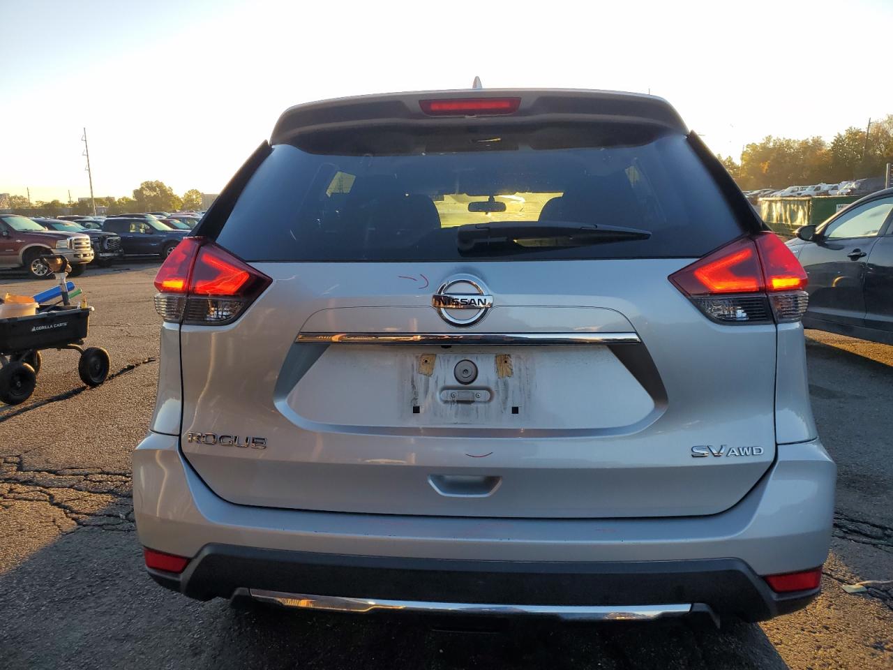 2018 Nissan Rogue S VIN: 5N1AT2MV0JC809586 Lot: 84281855